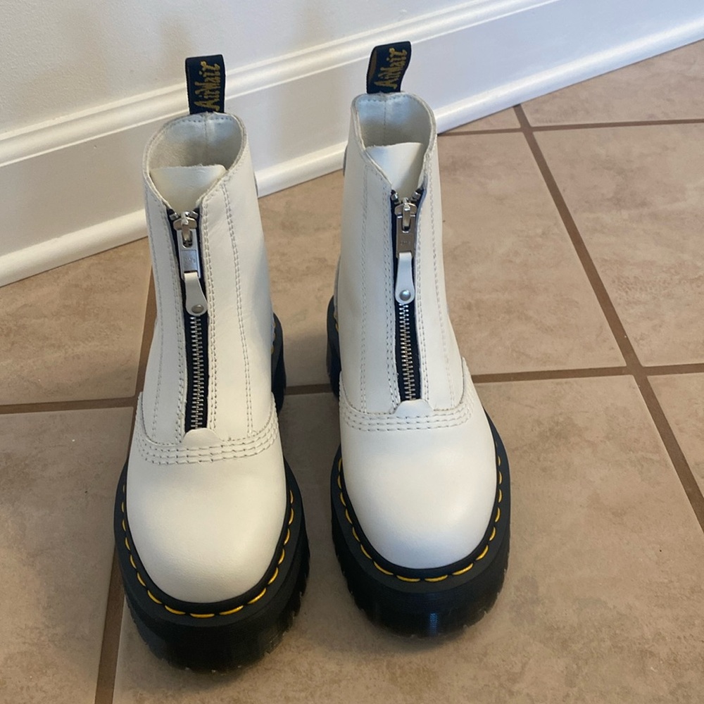Dr. Martens Jetta Sental boots
